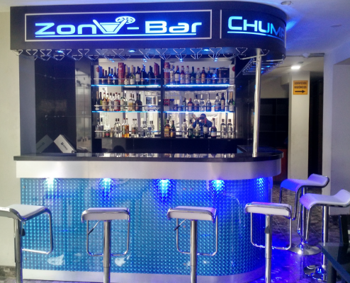 Moderno Mueble de baño por JUNCO